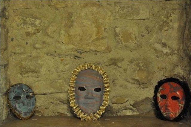 Kuşadası’nda Mask Sergisi