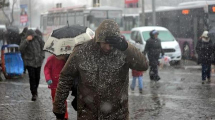 İstanbul&rsquo;Da Kar Yağışı Aralıklarla Tipi Şeklinde Etkili Oldu