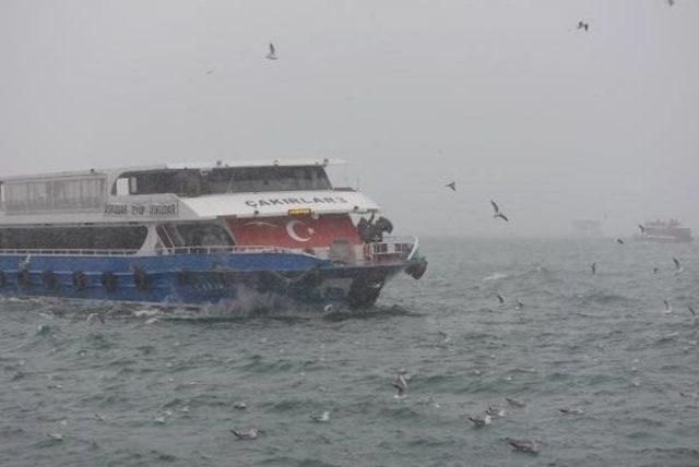 İstanbul’Da Kar Yağışı Aralıklarla Tipi Şeklinde Etkili Oldu