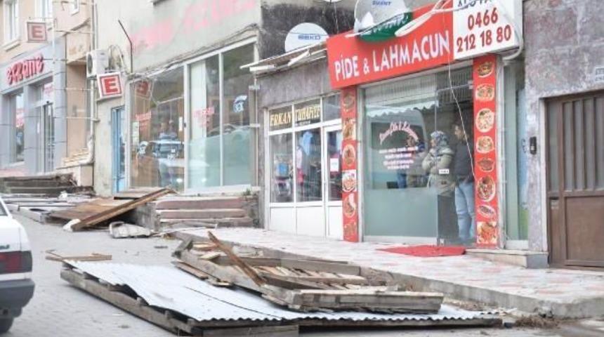 Artvin'de Rüzgardan 229 Konut, Ahır Ve Samanlık,15 Araç Zarar Gördü