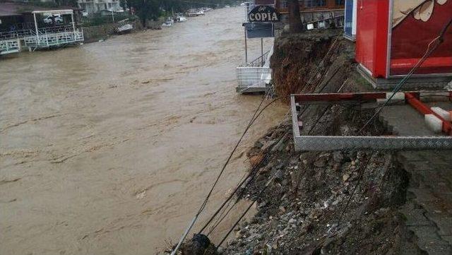 Hatay’daki Heyelanda 6 Ev Yıkıldı