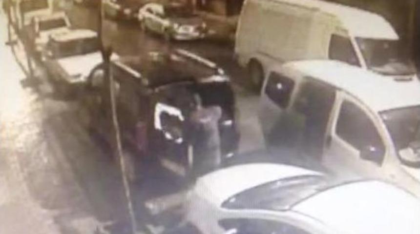 &Ccedil;eki&ccedil;li Hırsızlık &Ccedil;etesi Kamerada