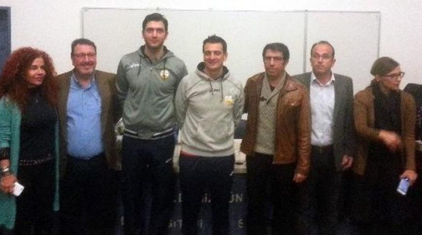 Usta Antren&ouml;rler &Ouml;ğrencilerle Bir Araya Geldi