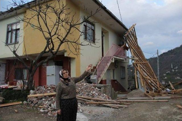 Rize’de Fırtına Hasara Yol Açtı