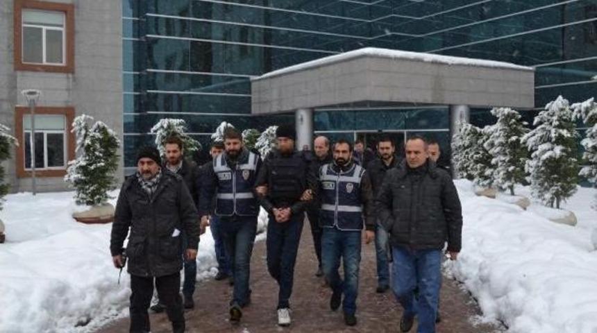Kalaşnikoflu Saldırının Zanlısı &Ccedil;elik Yelek İle Adliyeye &Ccedil;ıkartıldı