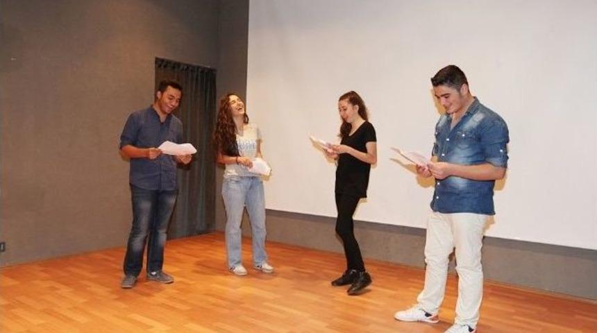 Yeni Yetenekler Sahneye &Ccedil;ıkıyor