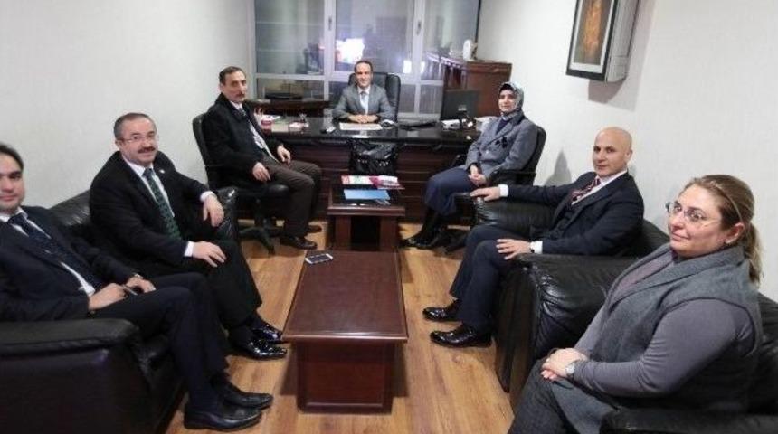 D&uuml; Rekt&ouml;r&uuml; Sara&ccedil;&rsquo;tan İha&rsquo;ya Ziyaret