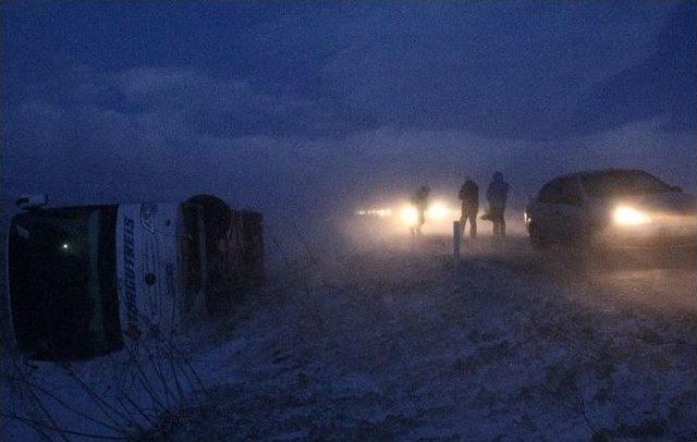 Erzurum’da Fırtına Yolcu Otobüsünü Devirdi: 10 Yaralı 1