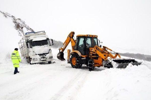 Bingöl, Tunceli, Elazığ'da Kar Yolları Kapattı (2)