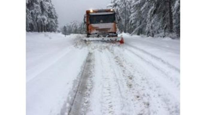 Kar Yine Yolları Kapadı