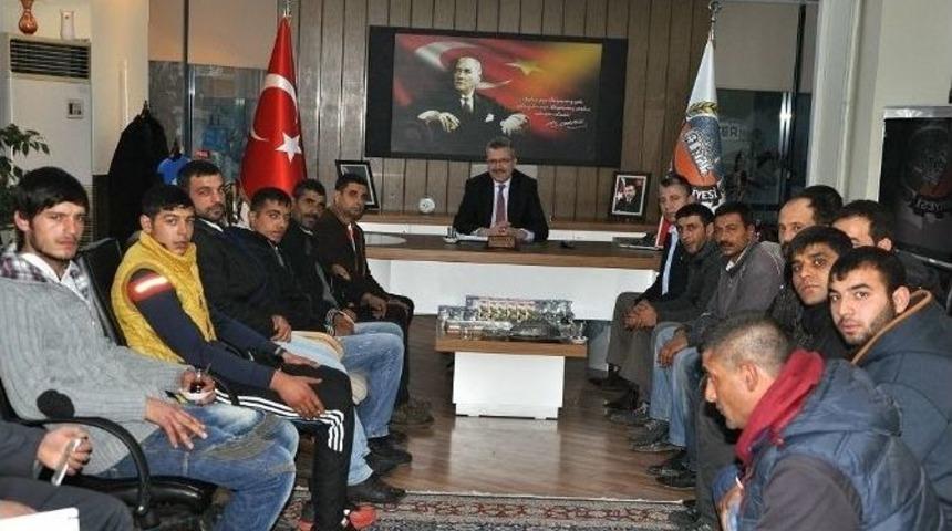 Uyuşturucudan Kurtulan Roman Gençler Belediyeden İş İstedi