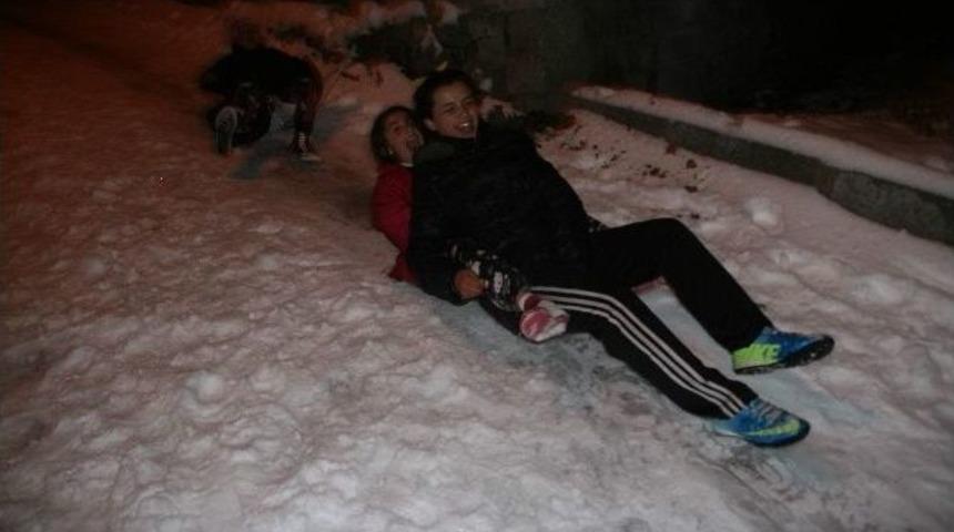 Yozgat&rsquo;ta &Ccedil;ocukların Kızak Keyfi