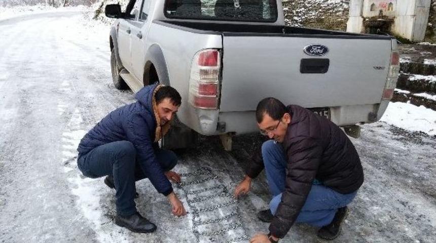 Kar Yağışı Tire&rsquo;nin Dağ K&ouml;ylerle Ulaşımını Kesti