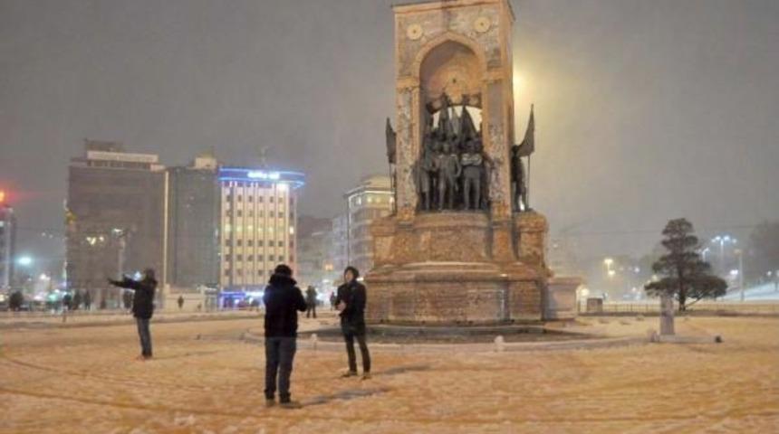 İstanbul'da Kar Etkili Oluyor (1)
