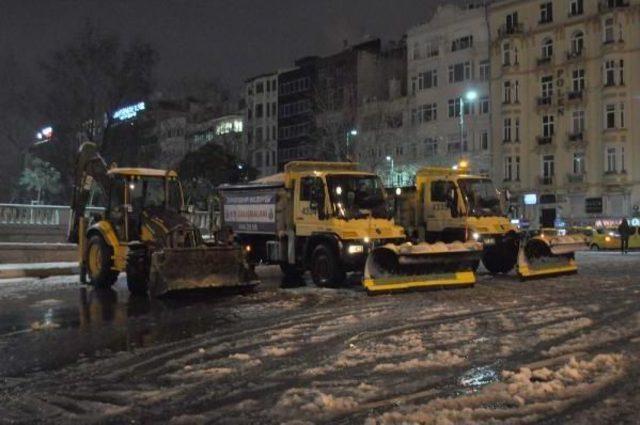 İstanbul'da Kar Etkili Oluyor (1)