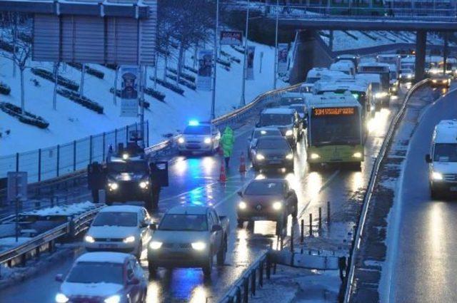 Okmeydanı'nda Piknik Tüpüne Bağlı Pankart Alarmı (1)