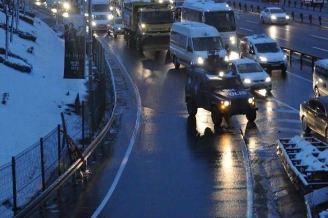 Okmeydanı'nda Piknik Tüpüne Bağlı Pankart Alarmı (1)