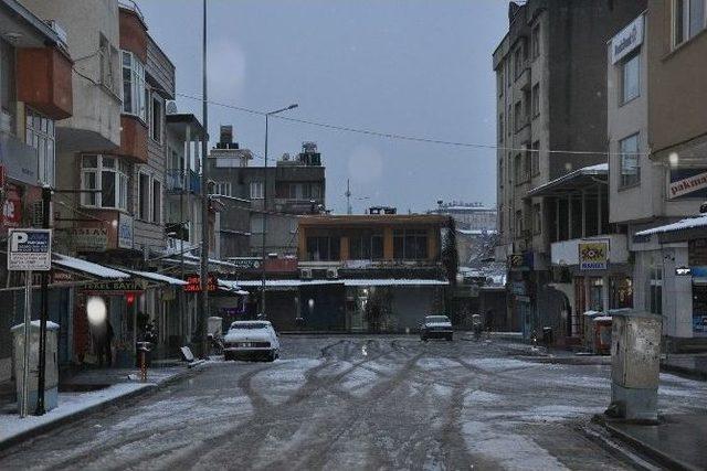 İslahiye De Kar Yağışı Nedeniyle Okullar 1 Gün Tatil Edildi