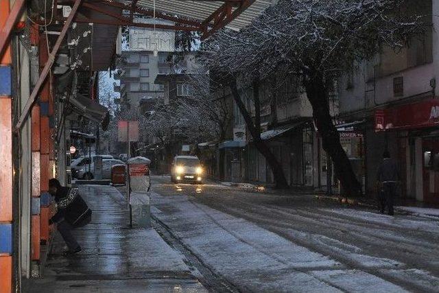 İslahiye De Kar Yağışı Nedeniyle Okullar 1 Gün Tatil Edildi