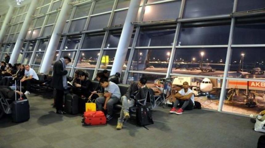 Atat&uuml;rk Havalimanı Beyaza B&uuml;r&uuml;nd&uuml;