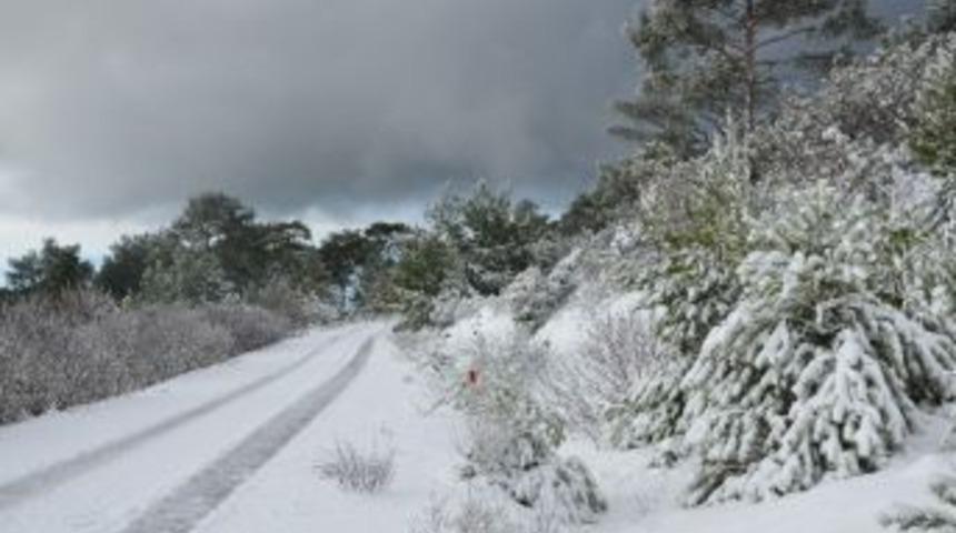 Kar Kuşadası&rsquo;nda Kartpostallık G&ouml;r&uuml;nt&uuml;ler Ortaya &Ccedil;ıkardı