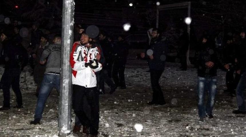 Kayseri’de Vatandaşların Kartopu Keyfi