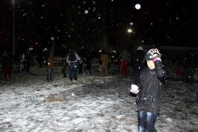 Kayseri’de Vatandaşların Kartopu Keyfi 1