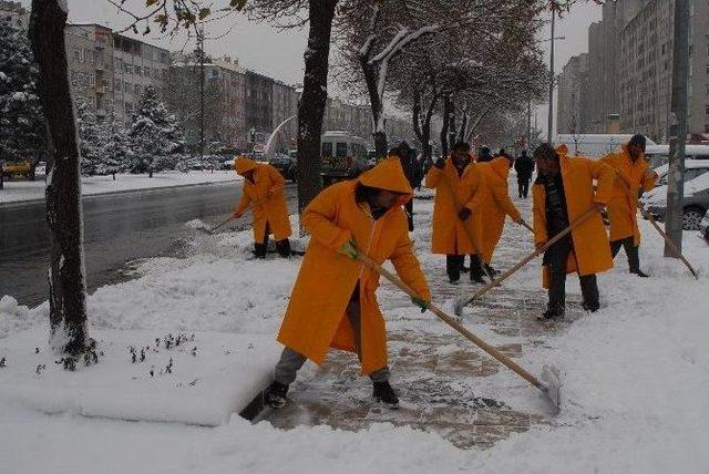 Büyükşehir’den Karla Mücadele