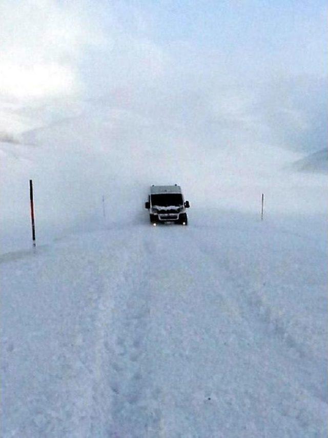 Doğu Kara G&ouml;m&uuml;ld&uuml;, Hakkari de Okullar Tatil (2) 1