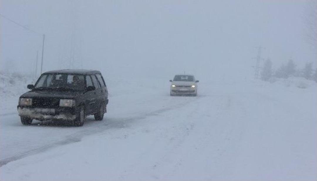 Kar Yağışı Denizli&rsquo;de Hayatı Fel&ccedil; Etti