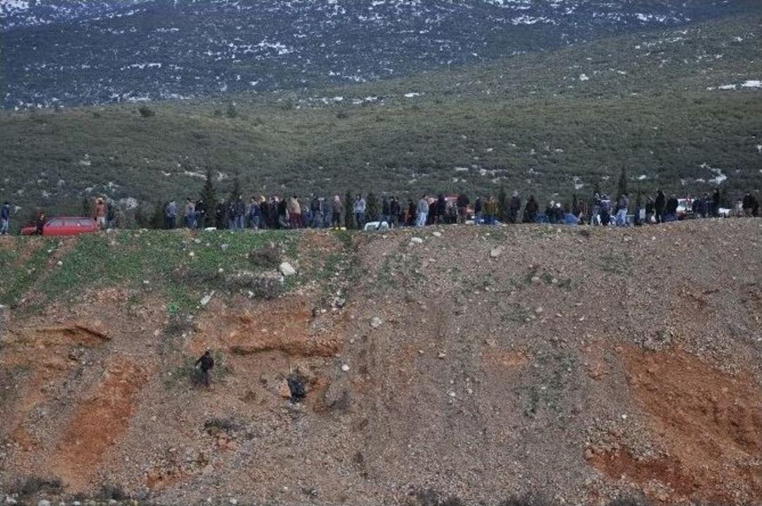 Taş Ocağı İstemeyen K&ouml;yl&uuml;ler Şantiyeyi Bastı