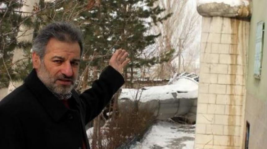 Doğu'da 1788 K&ouml;y Yolu Kapalı (2)