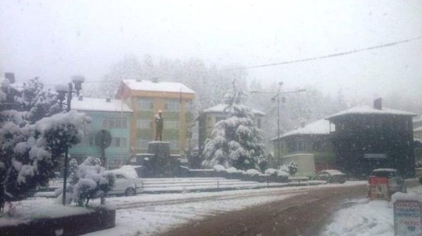 Ulus&rsquo;ta Okullar 1 G&uuml;n Tatil Edildi