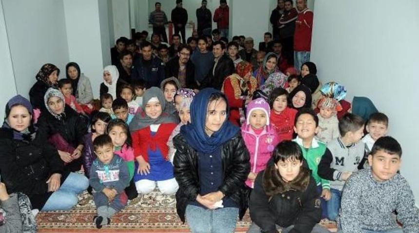 Afgan M&uuml;ltecileri Aynı &Ccedil;atı Altında Topluyor