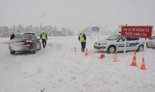 Sivas- Erzincan Karayolu, 2 Gündür Kapalı