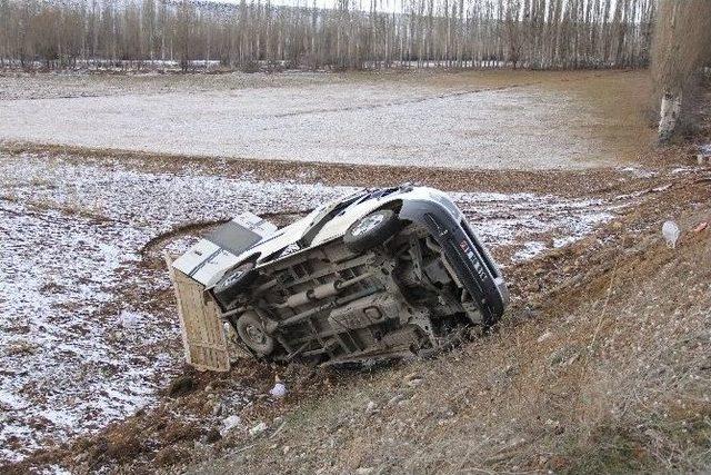 Narman’da Buzlanma Maddi Hasarlı Trafik Kazalarına Neden Oldu