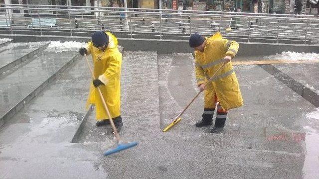 Kar Küreme Timi Görev Başında 1
