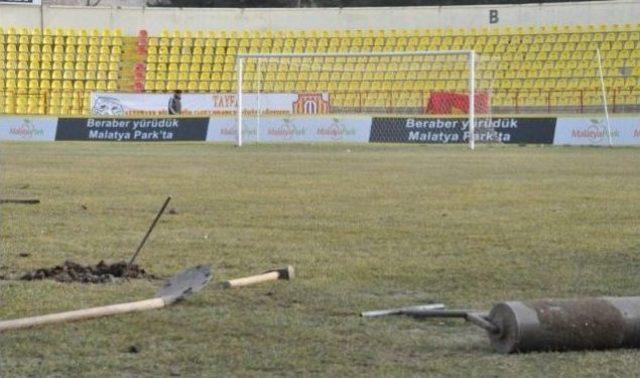 İnönü Stadı’nın Zemininde İyileştirme Çalışmaları Yapıldı