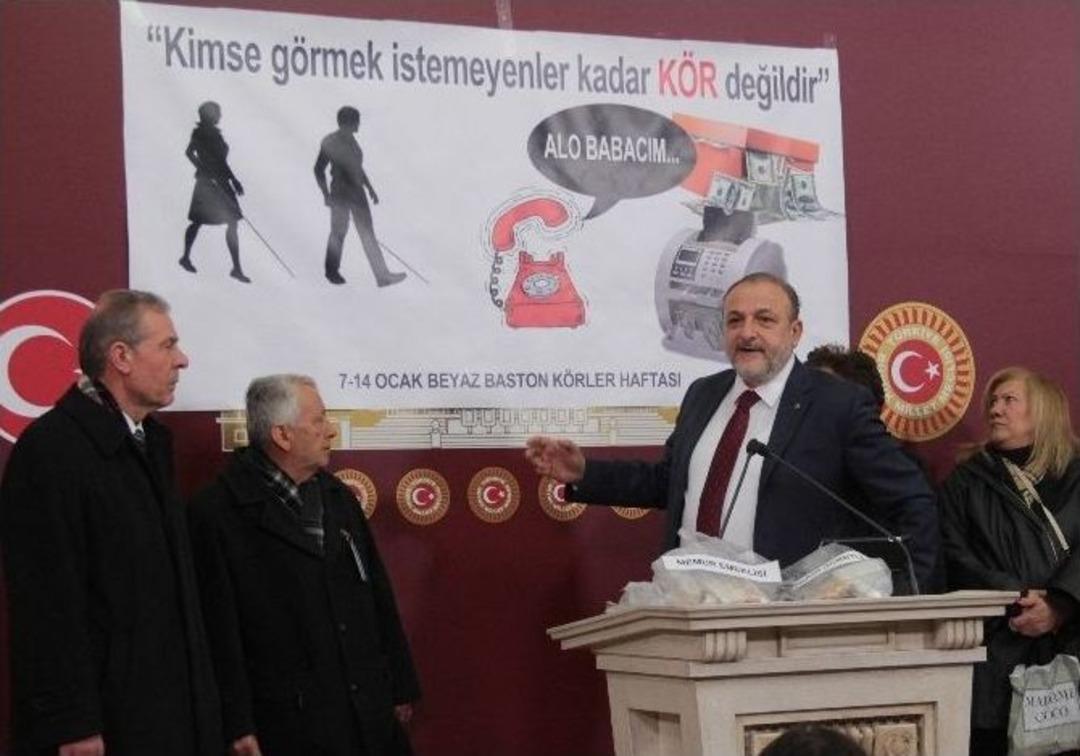 Oktay Vural&rsquo;dan Kardan Adamlı Şov