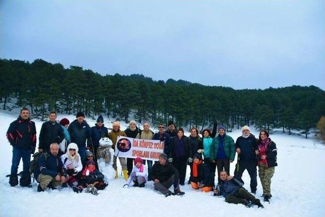 Edremitli Trekkingciler Kar Kış Demeden Dağlarda Yürüyor