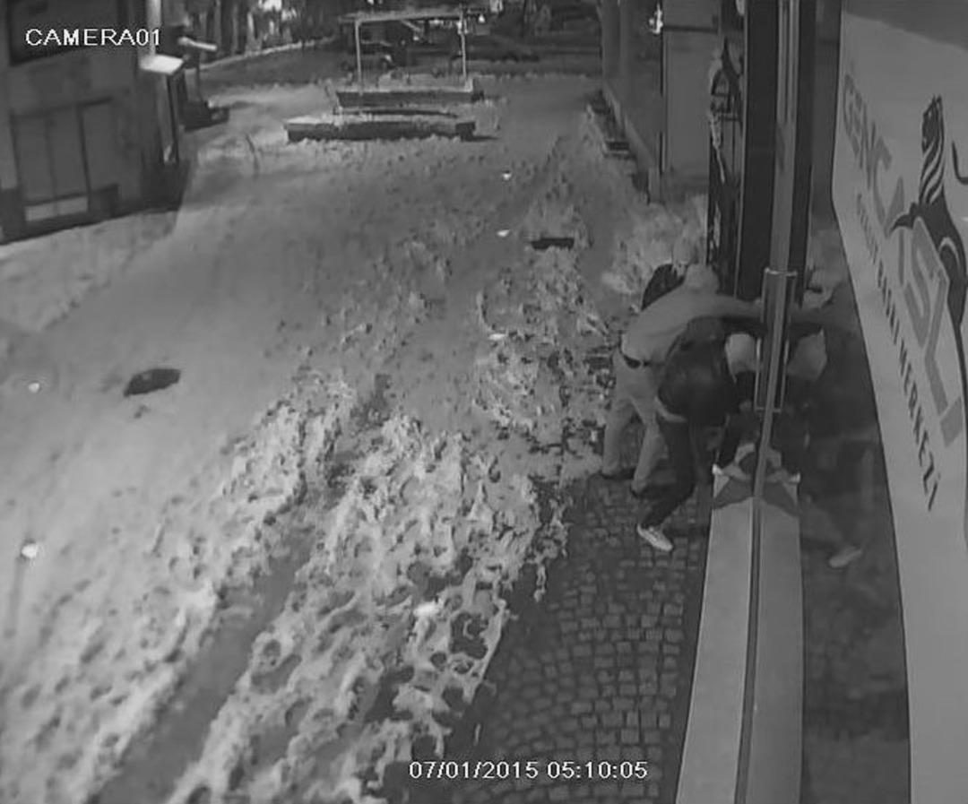 (&ouml;zel Haber) Bir Dakikada İki Televizyonu S&ouml;kt&uuml;ler