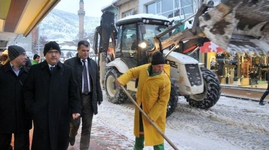 Başkan &Ccedil;oban Kar Temizleeme &Ccedil;alışmalarını Yerinde İnceledi