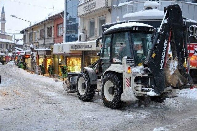 Başkan Çoban Kar Temizleeme Çalışmalarını Yerinde İnceledi