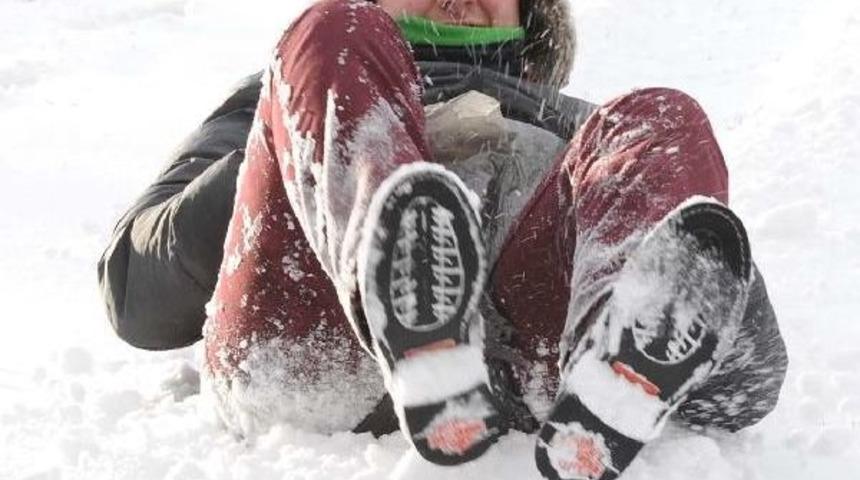 Kar &Ouml;ğrencileri Sevindirdi