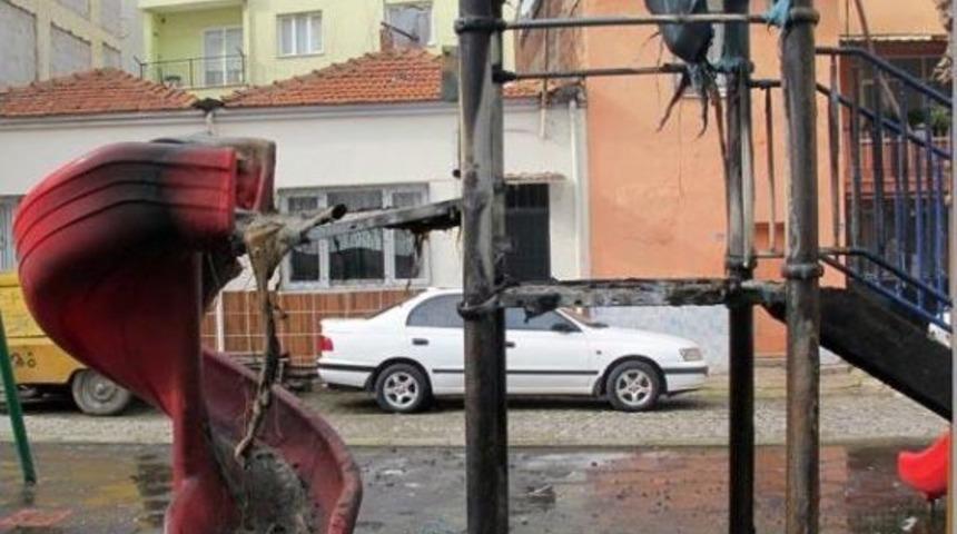 &Ccedil;ocuk Parkı Kundaklandı