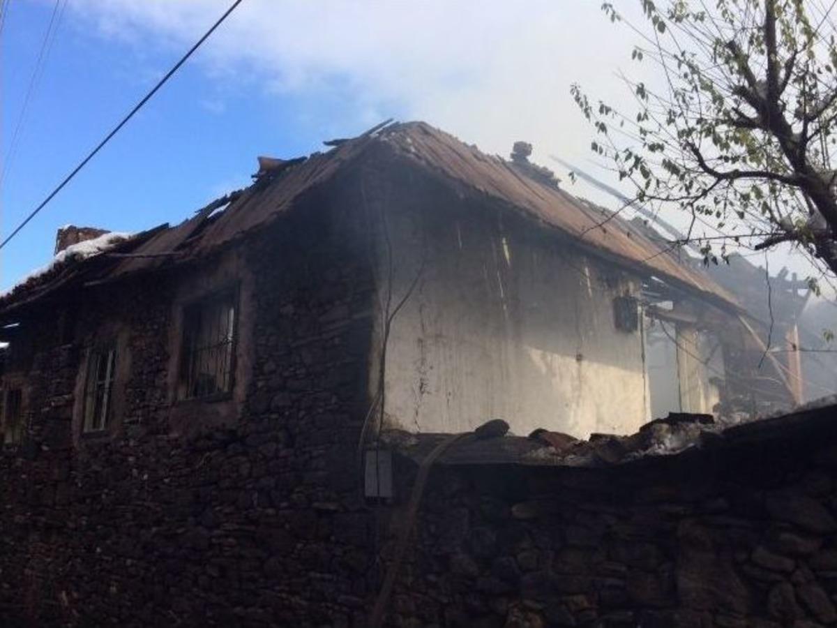 Kula&rsquo;da Elektrik Kotağından Bir Ev Yandı
