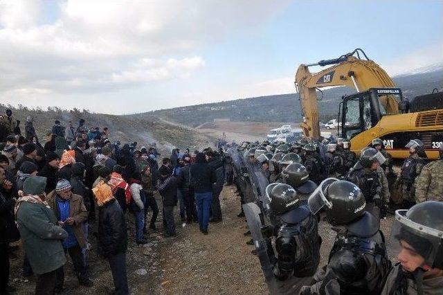 Taş Ocağı Protestosunda İha Çalışanı Ölümden Döndü