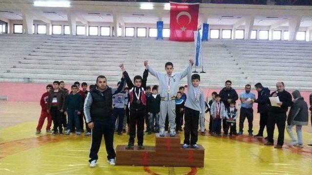 Minik Güreşçiler Minderde Ter Döktü 1