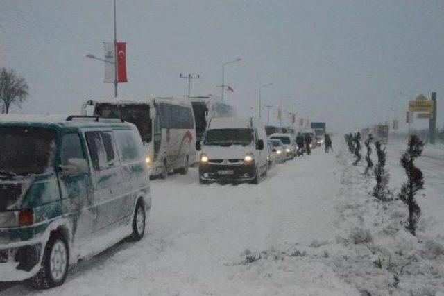 Konya'da Kar Yağışı Hayatı Felç Etti (2)