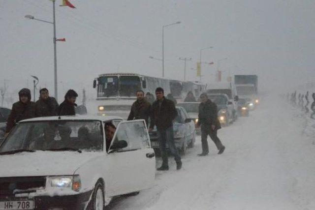 Konya'da Kar Yağışı Hayatı Felç Etti (2)